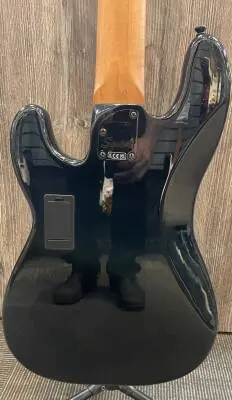 Squier - Contemporary Active Precision Bass PH V, Laurel Fingerboard - Black 2